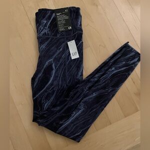 NWT Gap fit leggings size small